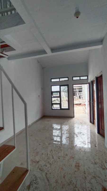 dijual rumah jln raya cibening