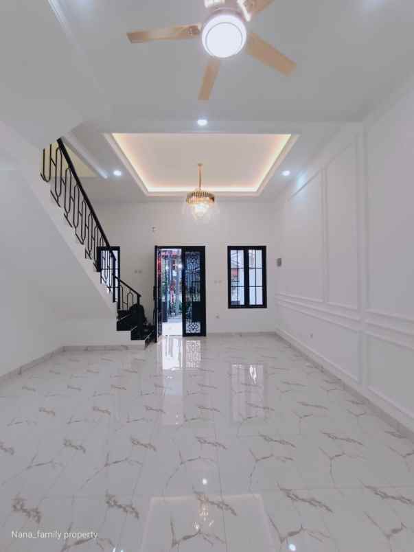 dijual rumah jln raya pondok aren