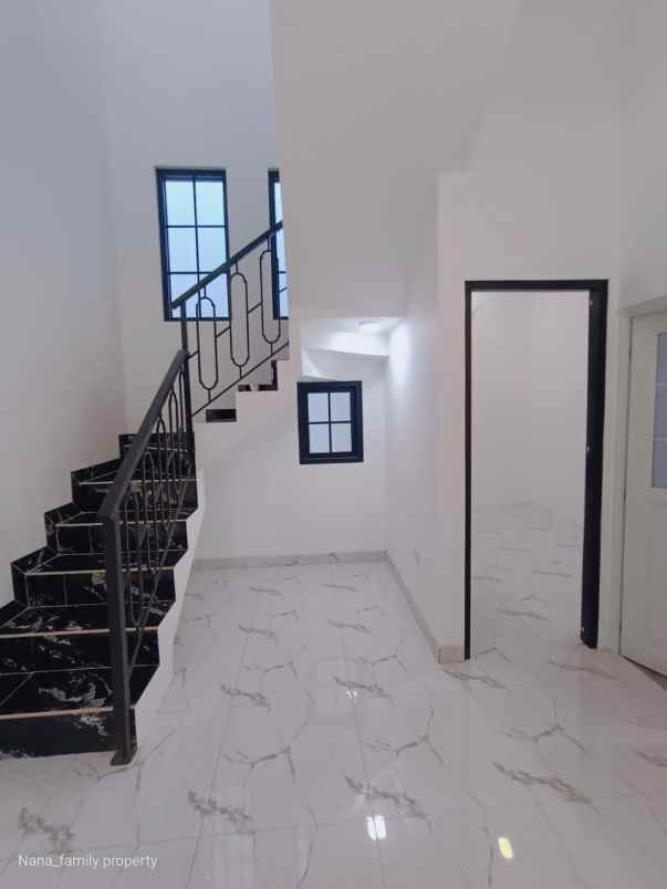 dijual rumah jln raya pondok aren