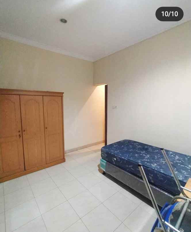 dijual rumah jln raya wolter monginsidi