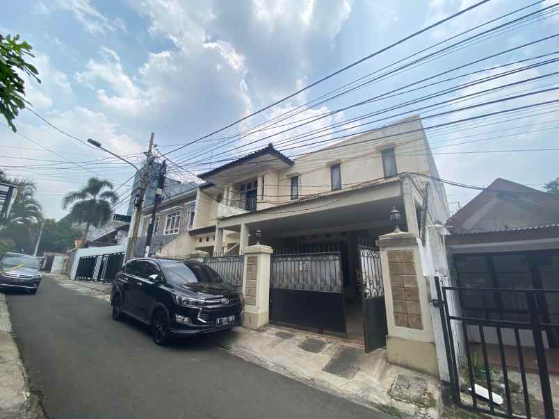 dijual rumah jln raya wolter monginsidi