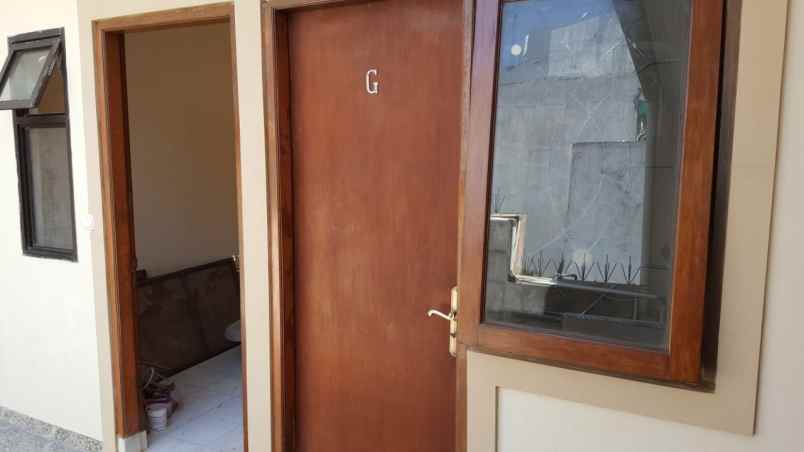 dijual rumah jln raya wolter monginsidi