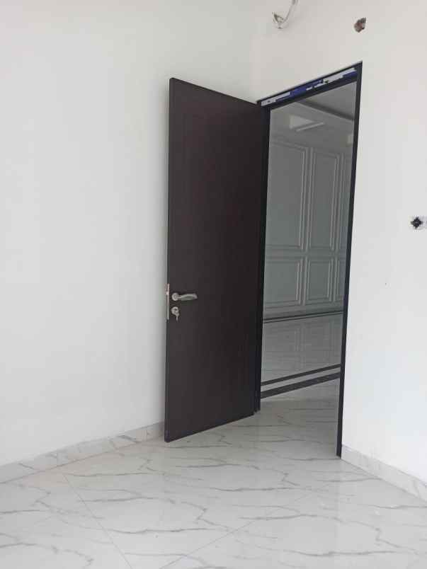 dijual rumah jln rs persahabatan