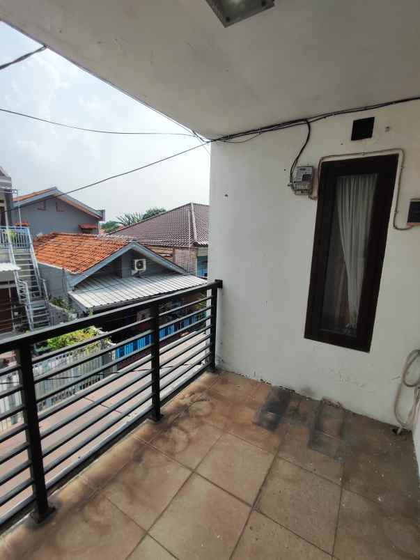 dijual rumah jln setia