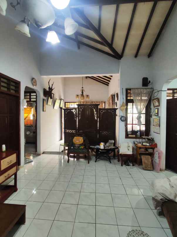 dijual rumah jln setia