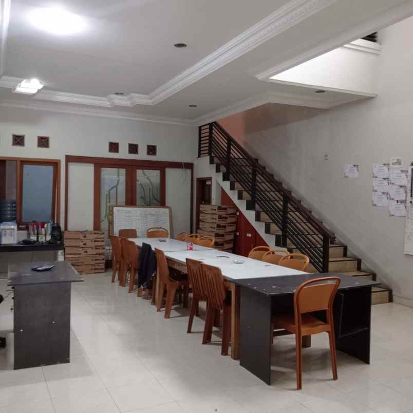 dijual rumah kawaluyaan indah