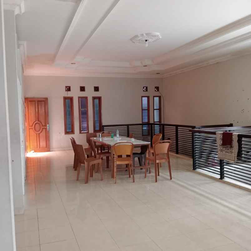 dijual rumah kawaluyaan indah