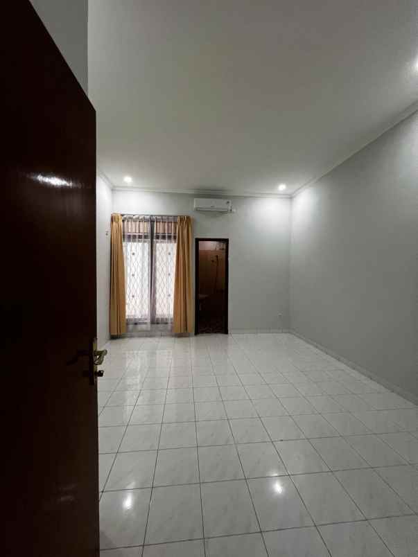 dijual rumah kemanggisan