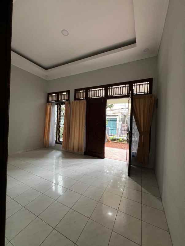 dijual rumah kemanggisan