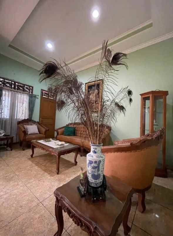dijual rumah kencana loka bsd