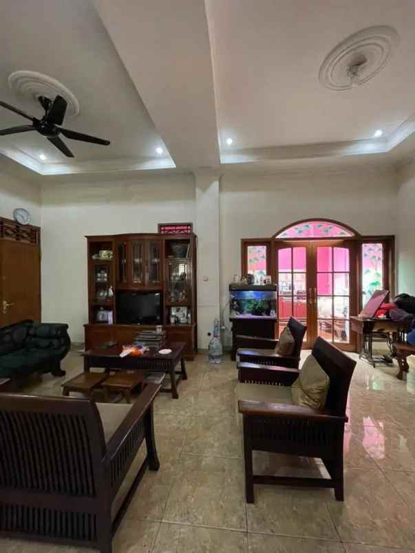 dijual rumah kencana loka bsd