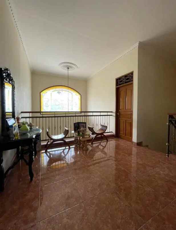 dijual rumah kencana loka bsd