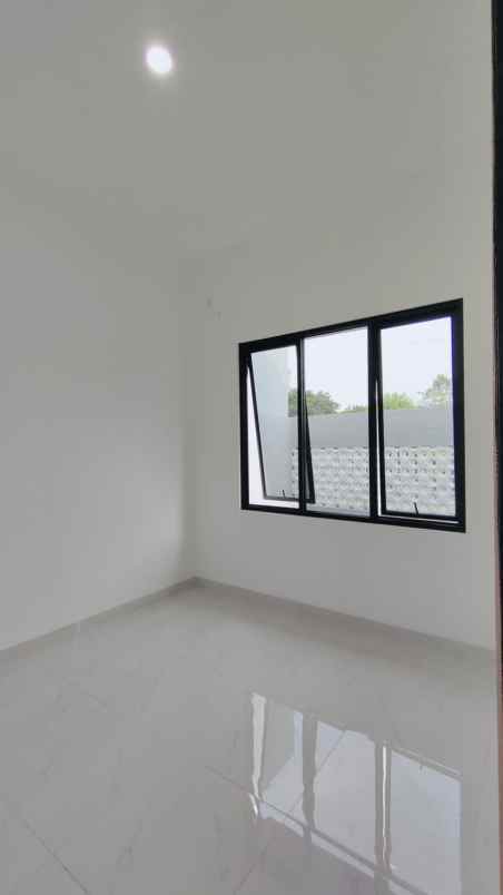 dijual rumah kencana loka bsd city