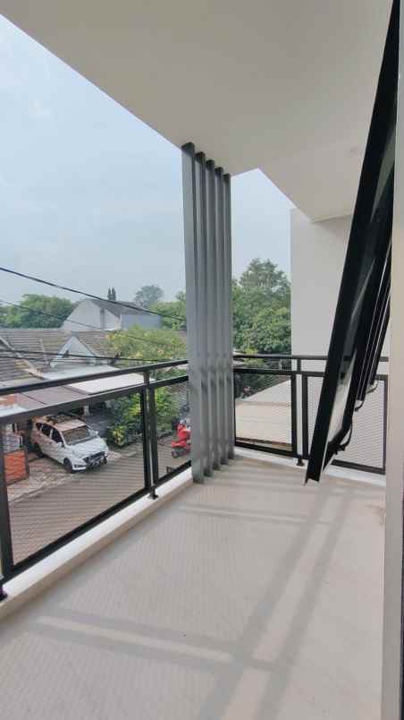 dijual rumah kencana loka bsd city