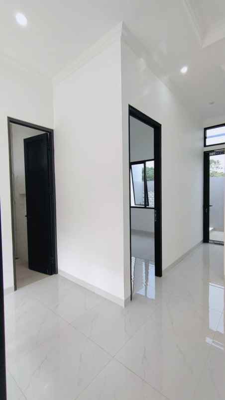 dijual rumah kencana loka bsd city