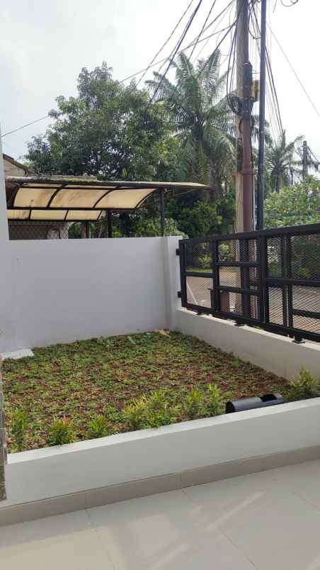 dijual rumah kencana loka bsd city