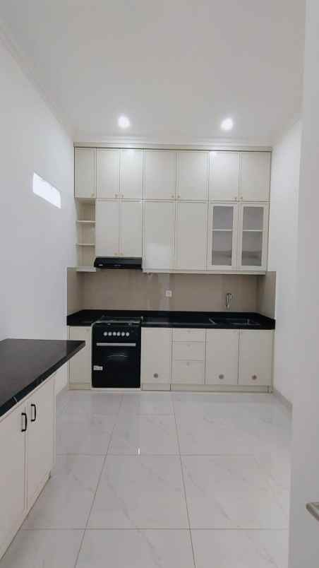 dijual rumah kencana loka bsd city