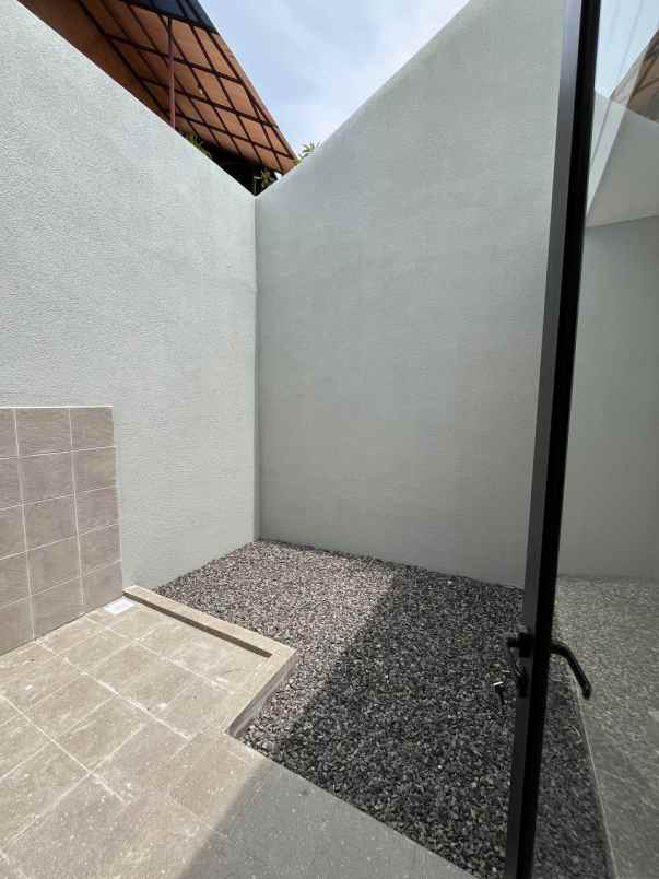 dijual rumah klampis semolo