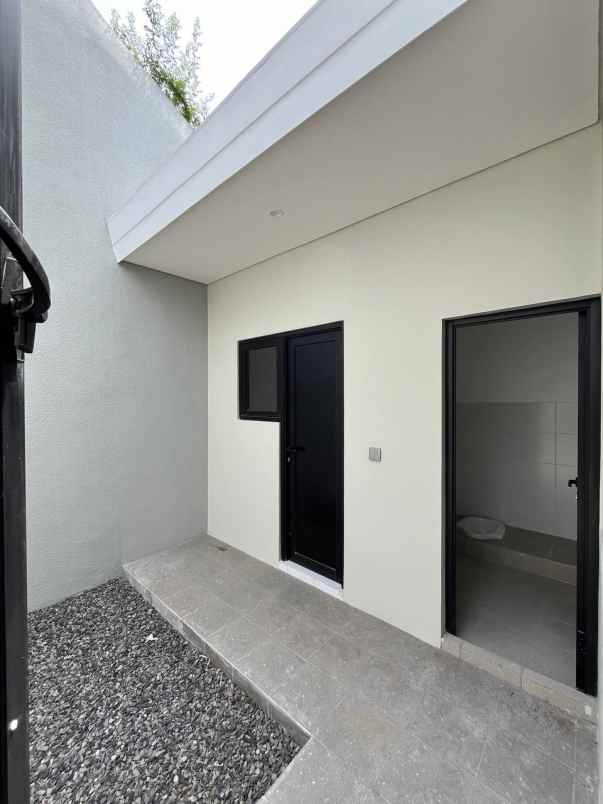 dijual rumah klampis semolo