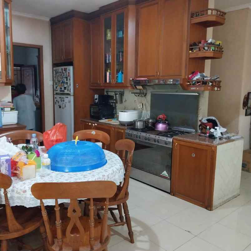 dijual rumah klasik hook di duren sawit jakarta timur