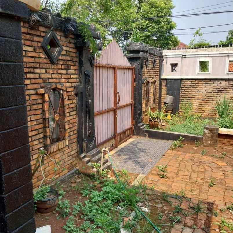 dijual rumah klasik hook di duren sawit jakarta timur