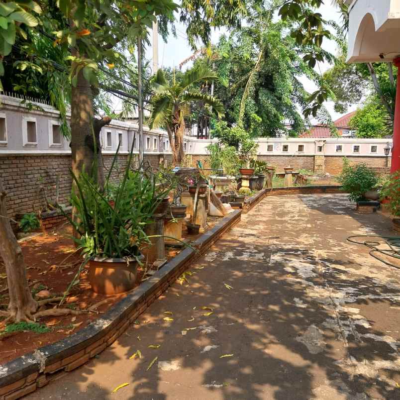 dijual rumah klasik hook di duren sawit jakarta timur