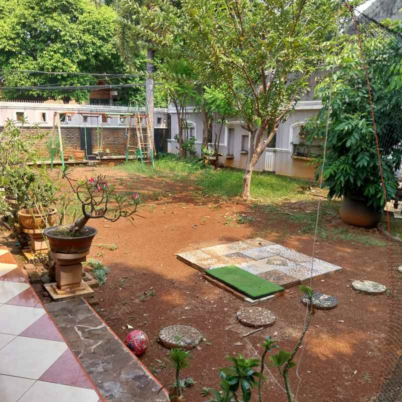 dijual rumah klasik hook di duren sawit jakarta timur