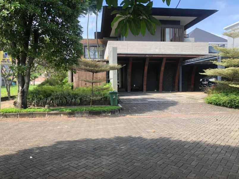 dijual rumah komplek admiralty