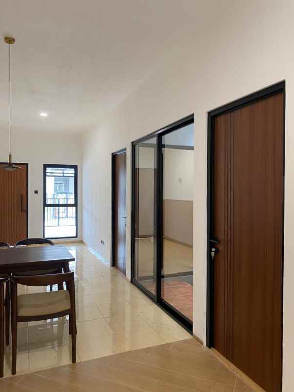 dijual rumah komplek arcamanik
