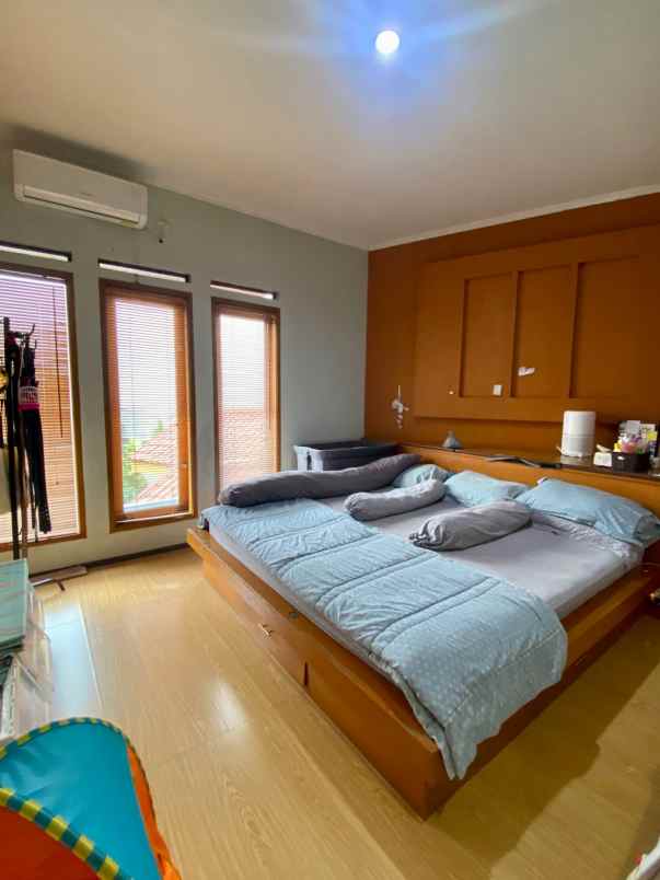 dijual rumah komplek bali view cireundeu