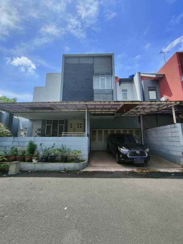 dijual rumah komplek billymoon pondok