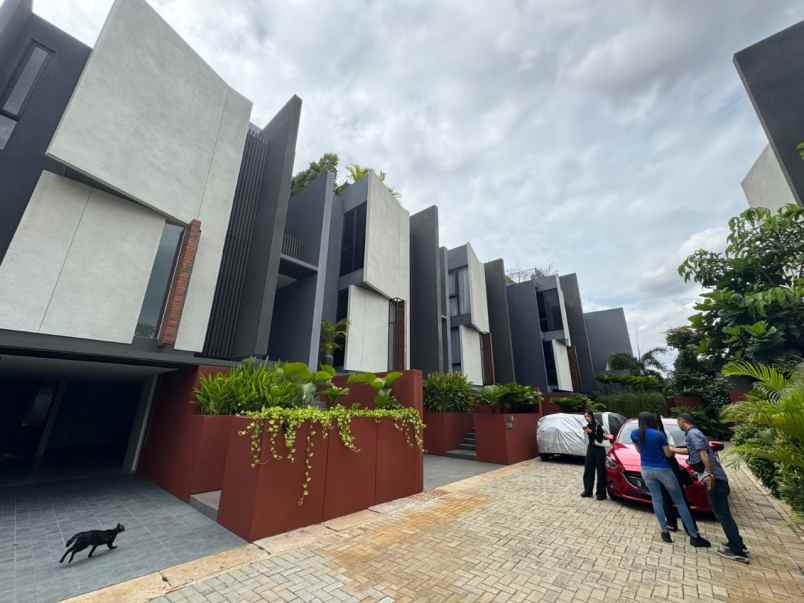 dijual rumah komplek bintaro indah