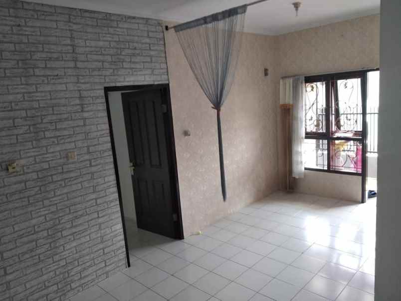 dijual rumah komplek bukit sariwangi