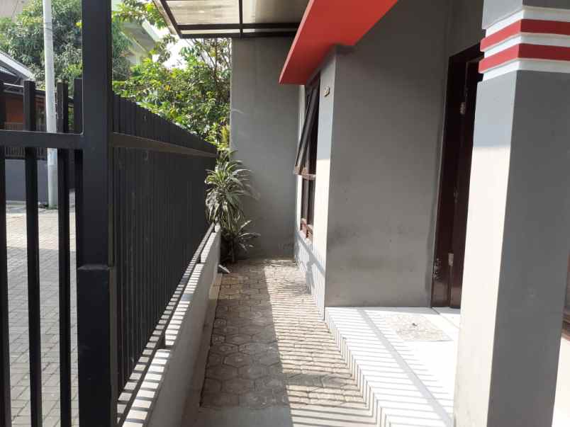 dijual rumah komplek bukit sariwangi