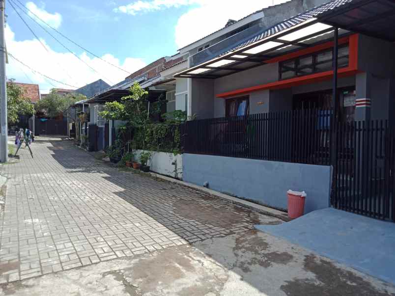 dijual rumah komplek bukit sariwangi