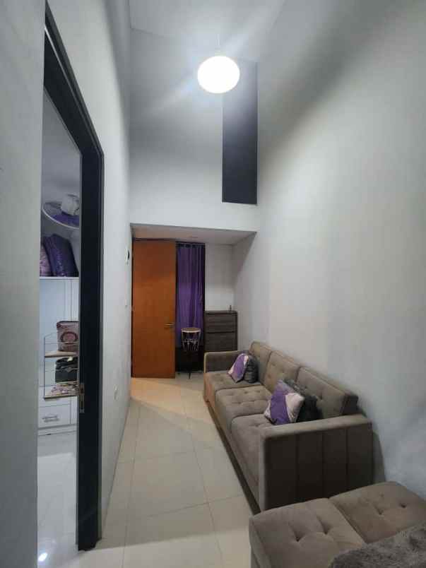 dijual rumah komplek bumi adipura