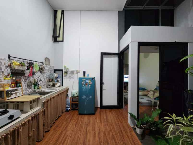 dijual rumah komplek bumi adipura