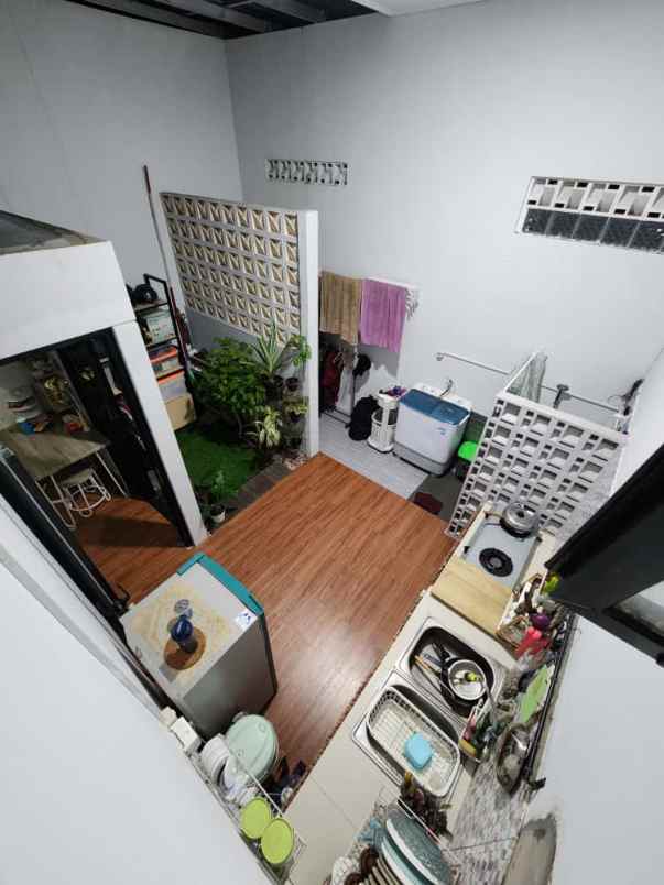 dijual rumah komplek bumi adipura