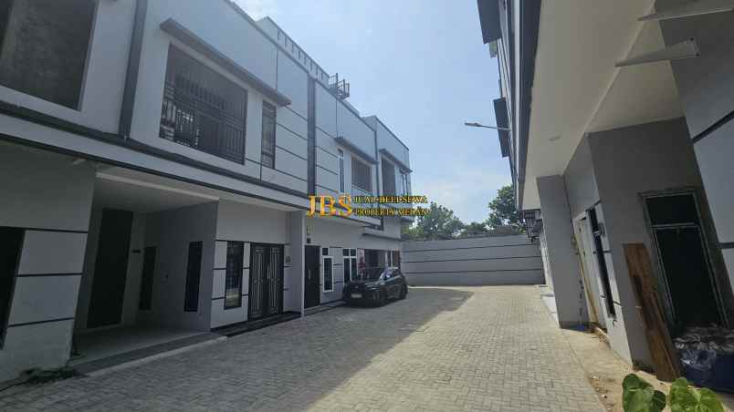 dijual rumah komplek cemara royal