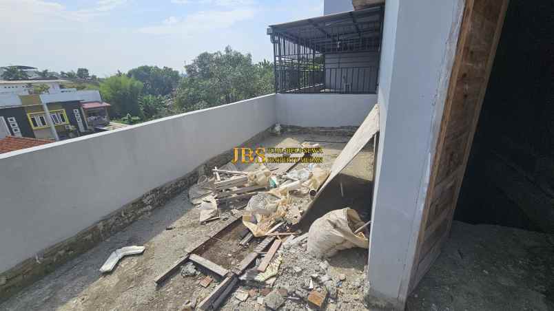 dijual rumah komplek cemara royal