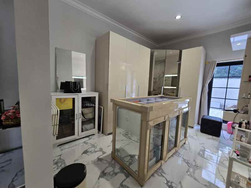 dijual rumah komplek gegerkalong permai