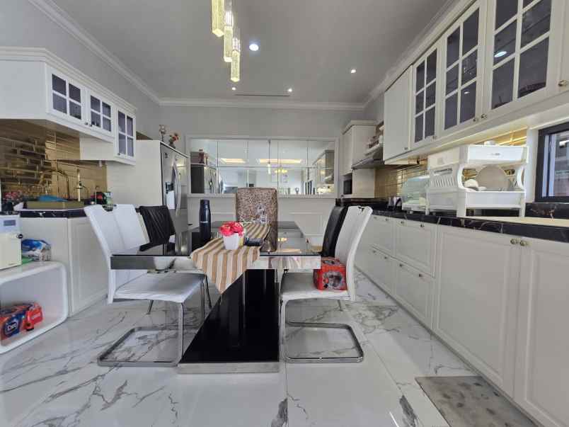 dijual rumah komplek gegerkalong permai