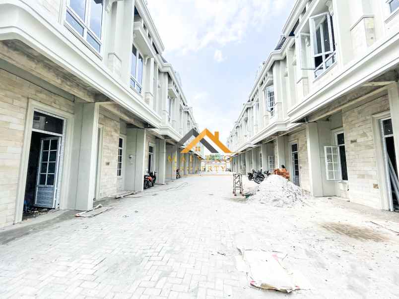 dijual rumah komplek harmoni regency