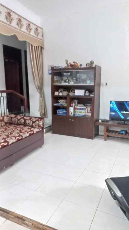 dijual rumah komplek johor indah permai