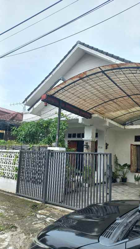 dijual rumah komplek johor indah permai
