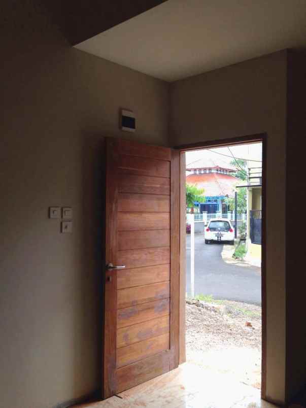 dijual rumah komplek margahayu raya