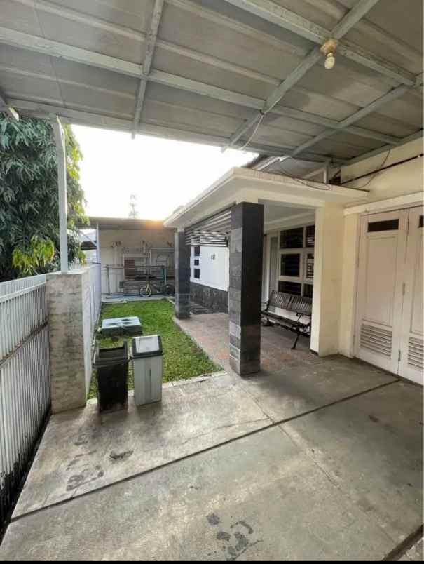 dijual rumah komplek margahayu raya