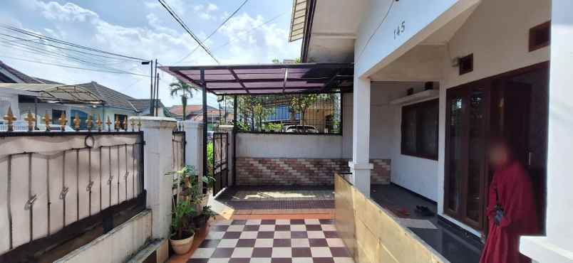 dijual rumah komplek margawangi estate