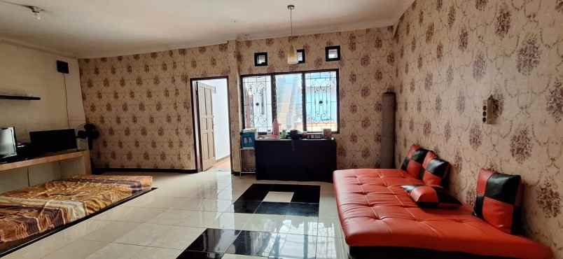 dijual rumah komplek margawangi estate