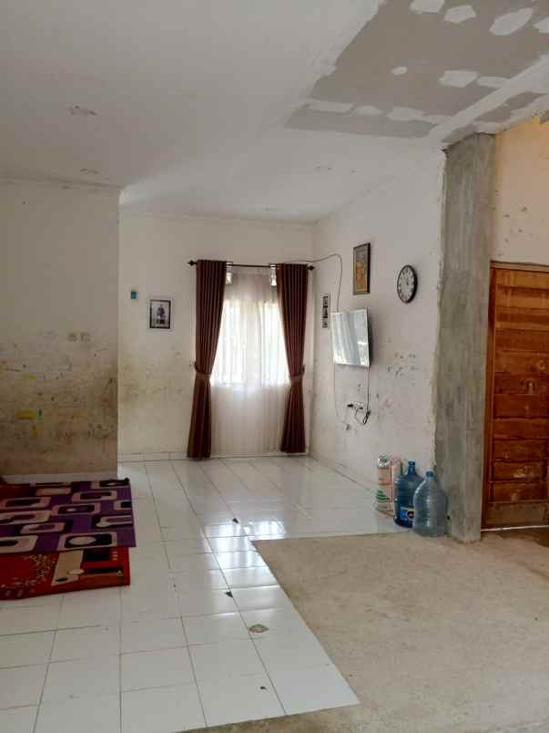 dijual rumah komplek parahyangan